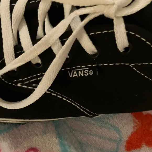 Vans Atwood Black and White Canvas Low Top Shoes Womens Size 9 - Picture 2 of 9